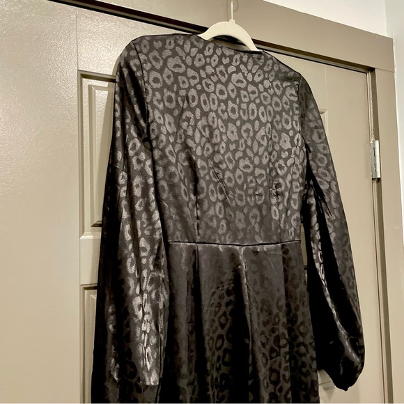 Missguided Cheetah Satin Jumpsuit - Picture 10 of 11